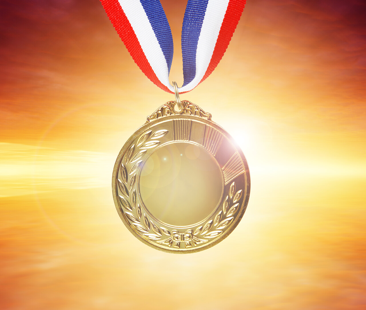 天空中的金牌特写