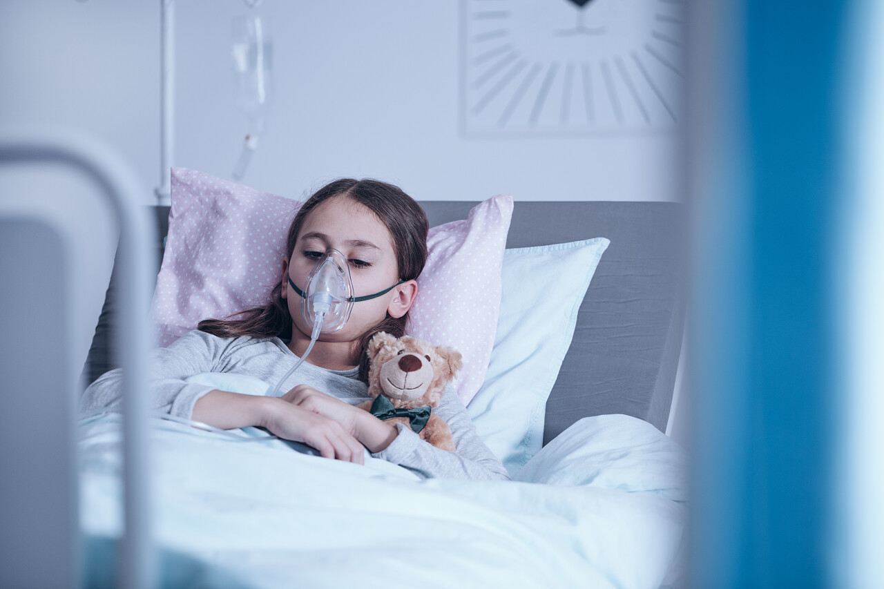 医用氧气面罩病童在医院治疗中的应用