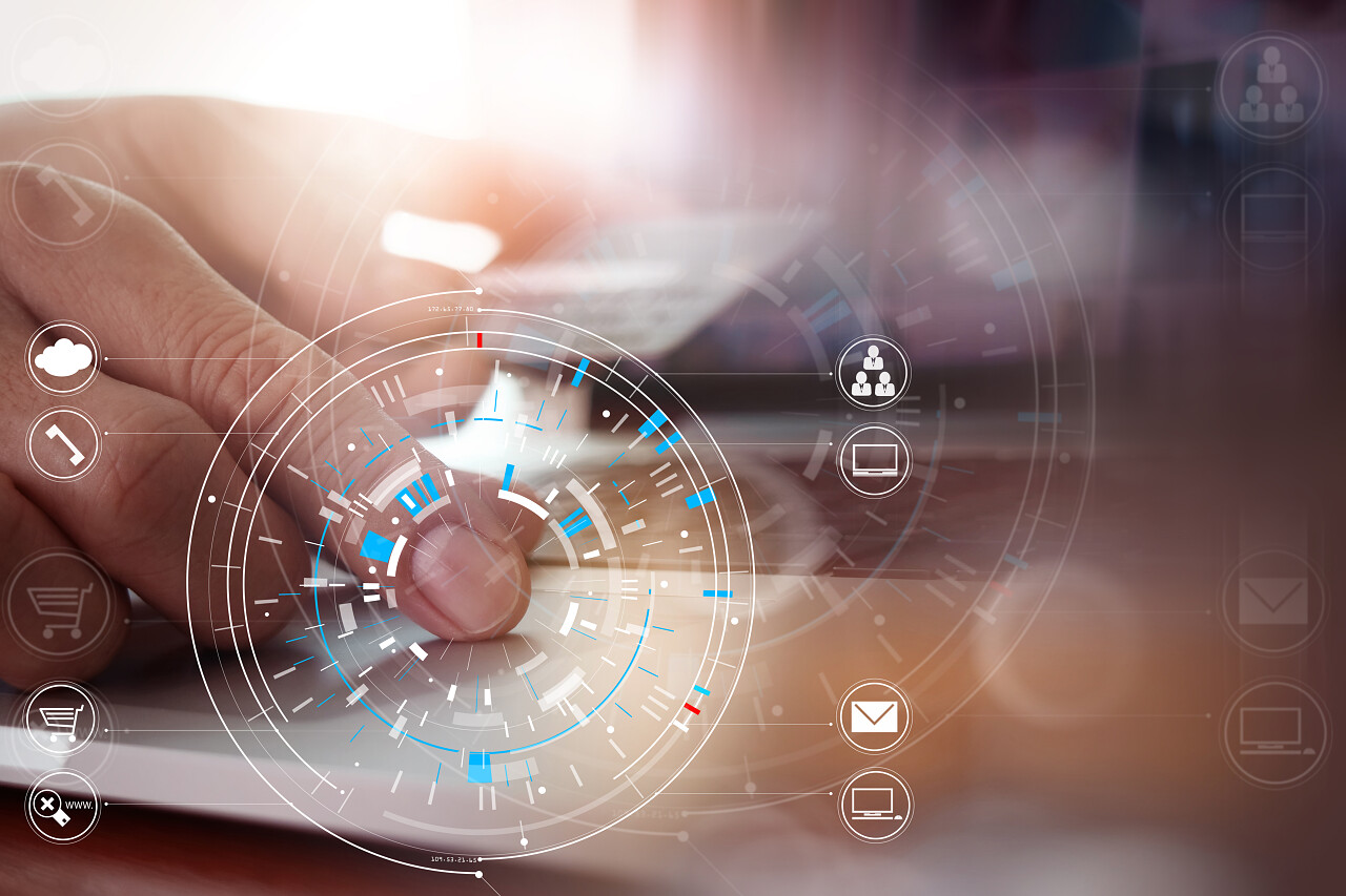 触摸着高端的现代技术