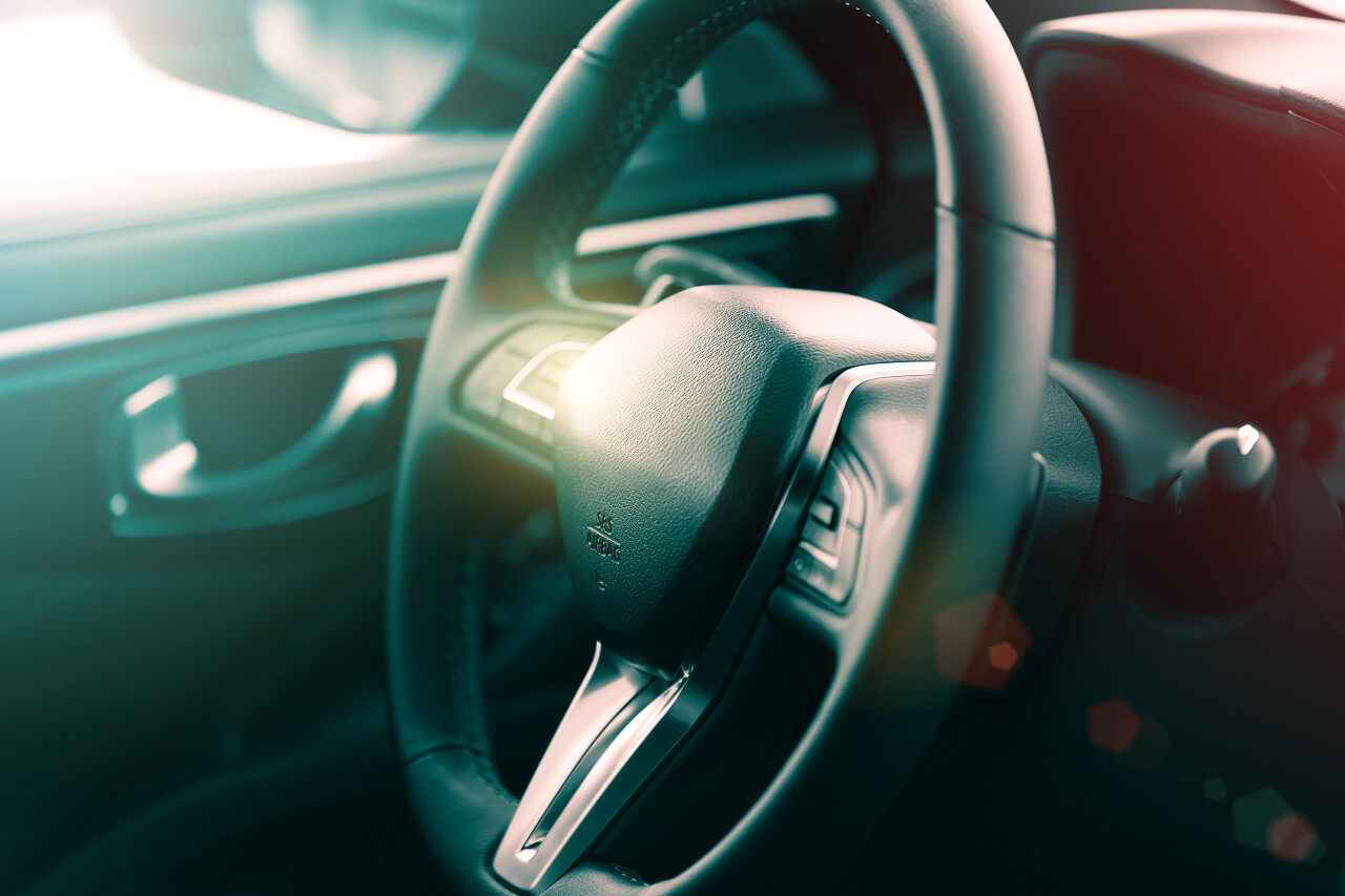 拍出豪华轿车方向盘的既视感