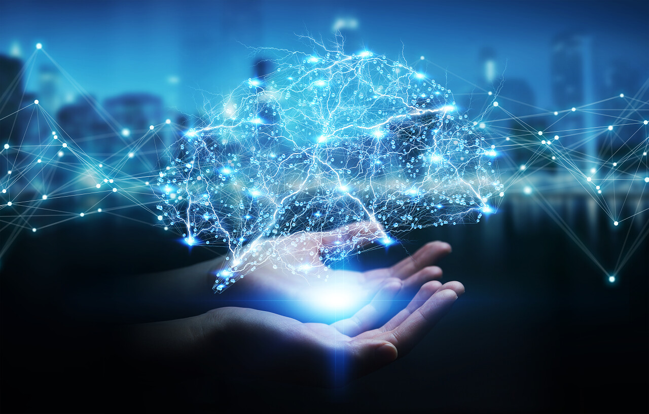 女实业家使用数字射线人脑界面