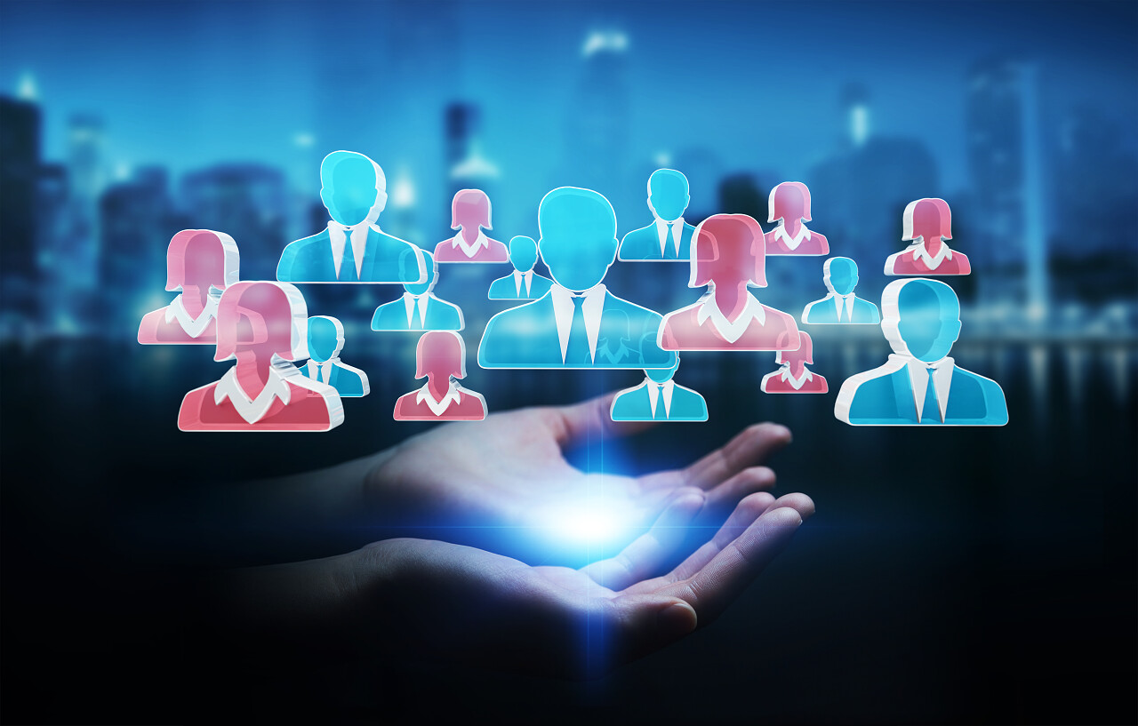 女实业家在模糊的背景招聘候选人的工作