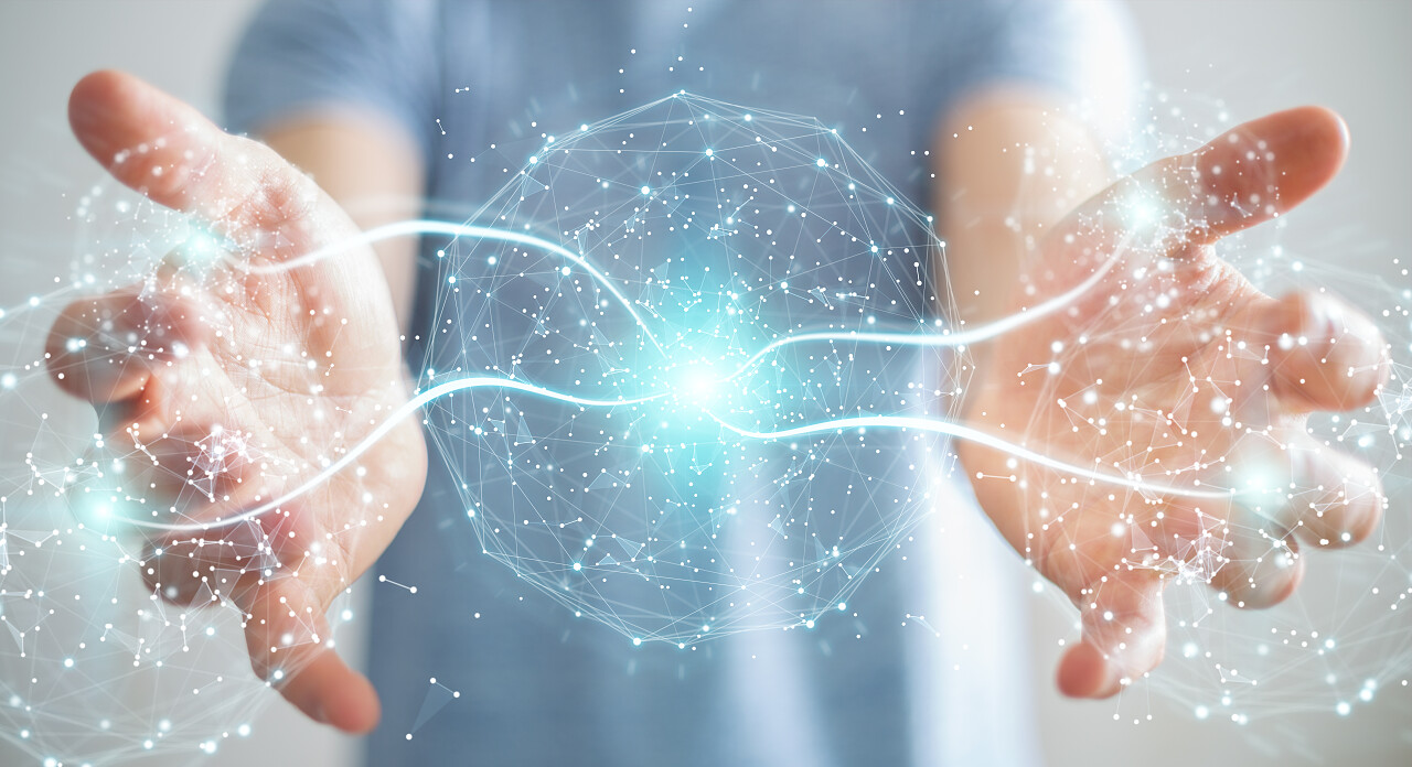 生意人在模糊的背景使用数字式网络连接球面3d渲染