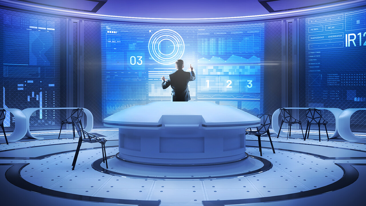 专业男性软件开发人员的后视图