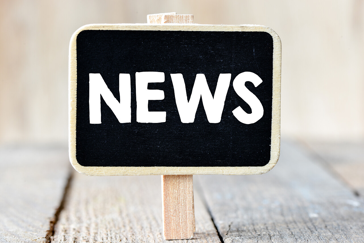 黑板上的新闻特写