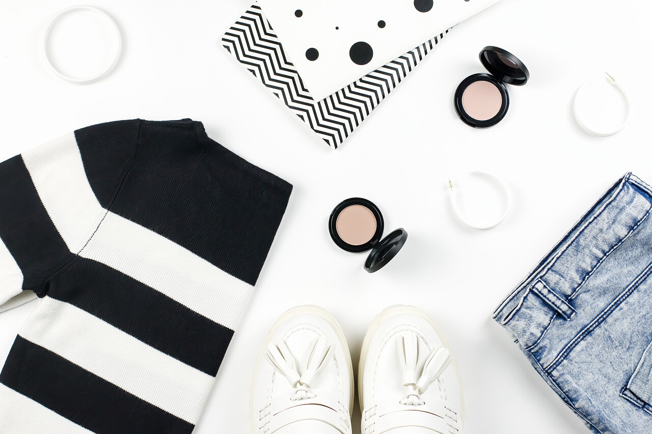 休闲式女装及时尚饰品加上时尚图案与印刷品