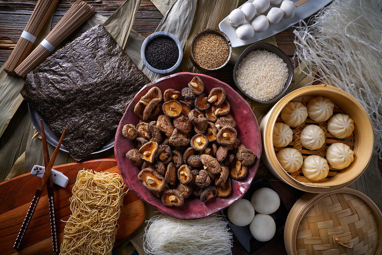 香菇粽子蒸猪肉包子面亚洲料理食品混合端午节