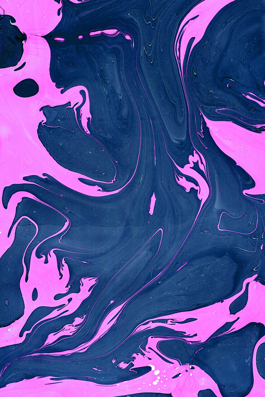 大理石的粉红色和紫色在纸上