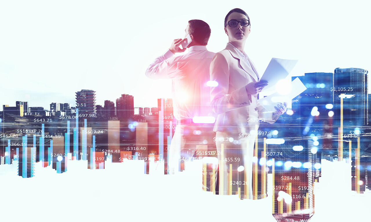 二次曝光的商界人士和现代城市景观