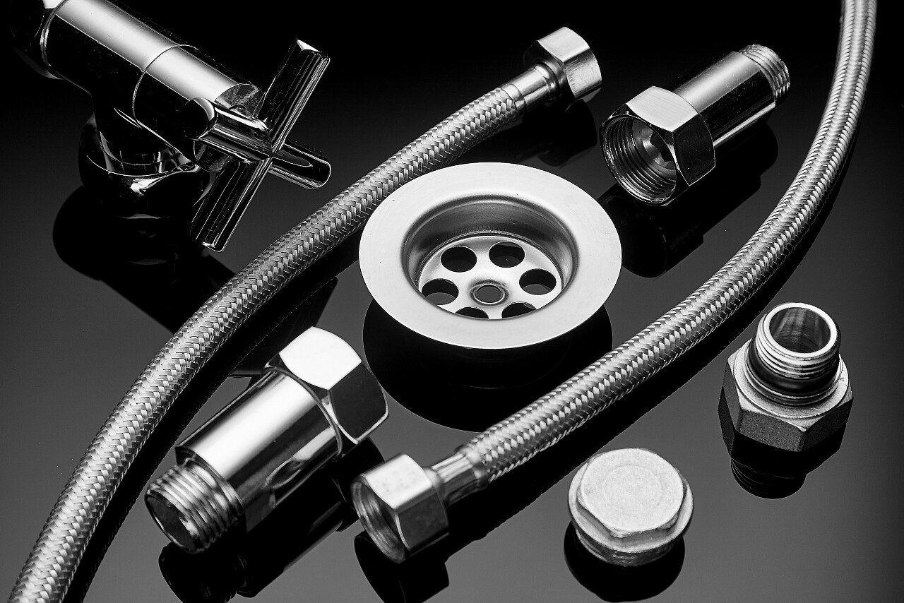 水暖配件和工具拍照特写