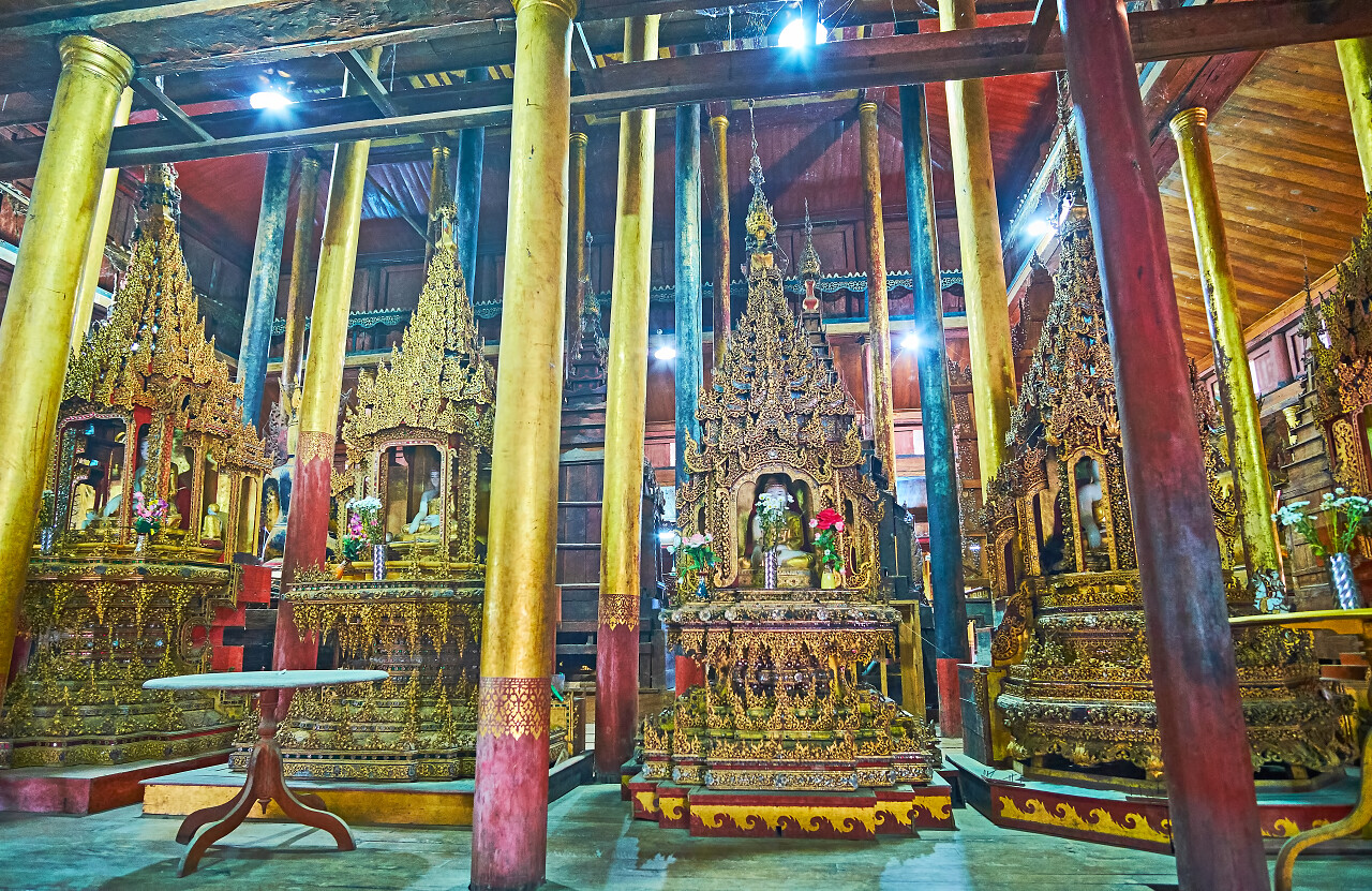 缅甸华丽的利基佛像