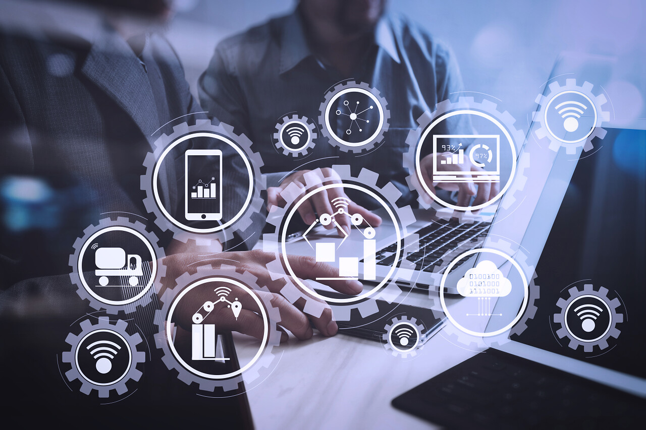 智能工业和连接的生产机器人用云计算技术与事物的互联网交换数据