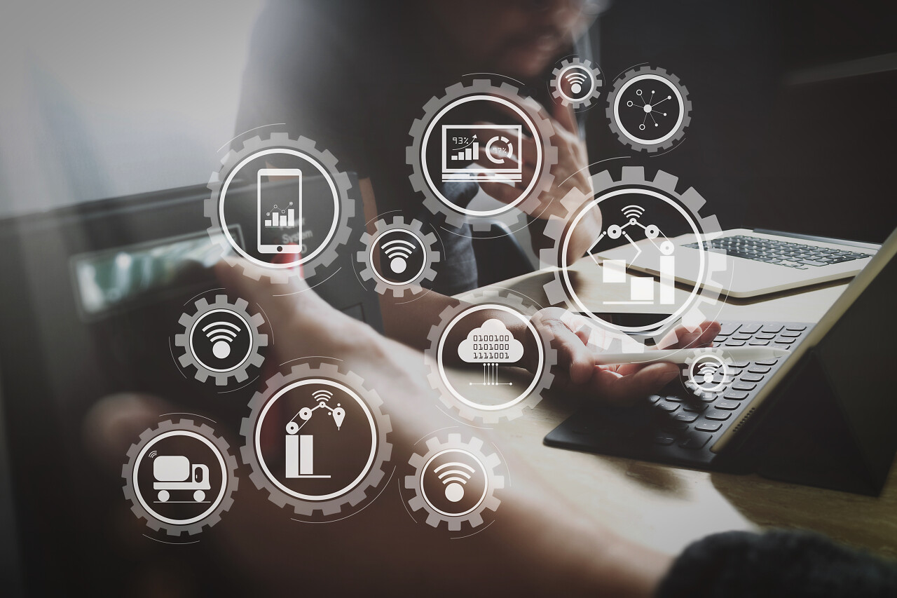 智能工业和连接的生产机器人用云计算技术与事物的互联网交换数据