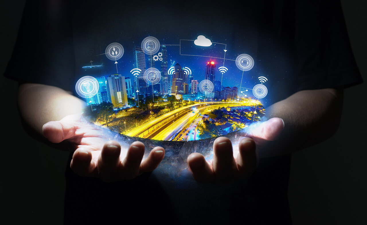 未知的手捧着梦幻岛漂浮在空中