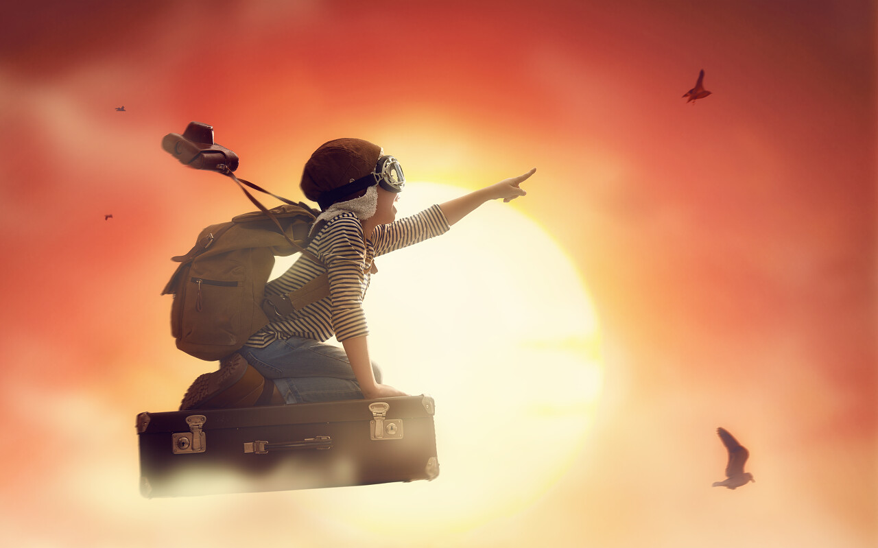 儿童节61儿童节人像梦想憧憬展望未来孩子坐着行李飞上天六一儿童节61儿童节