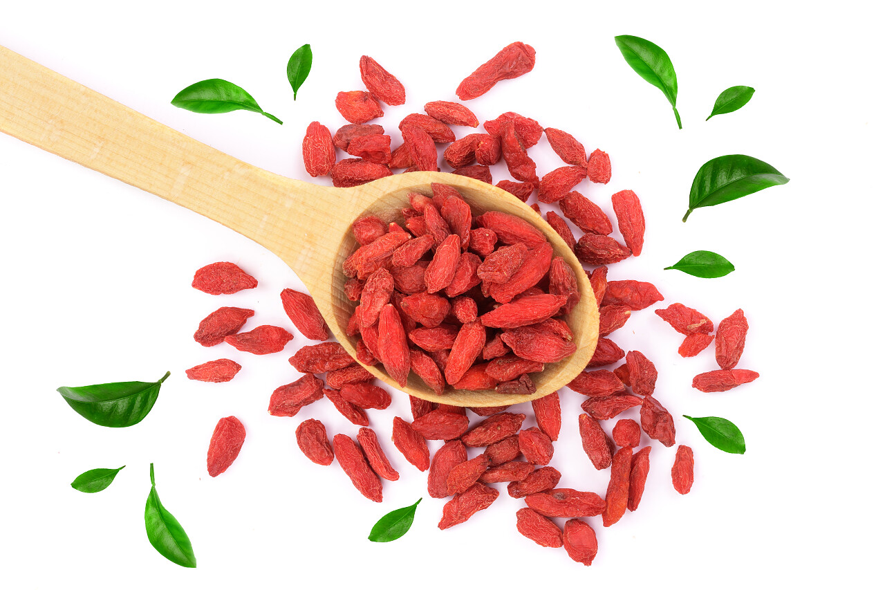 木勺中的干枸杞果