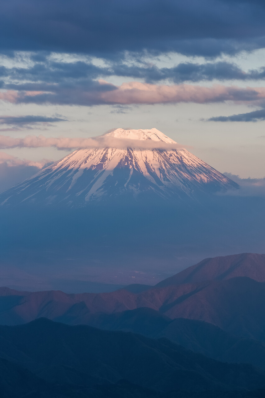 富士山顶日出天空日本旅游