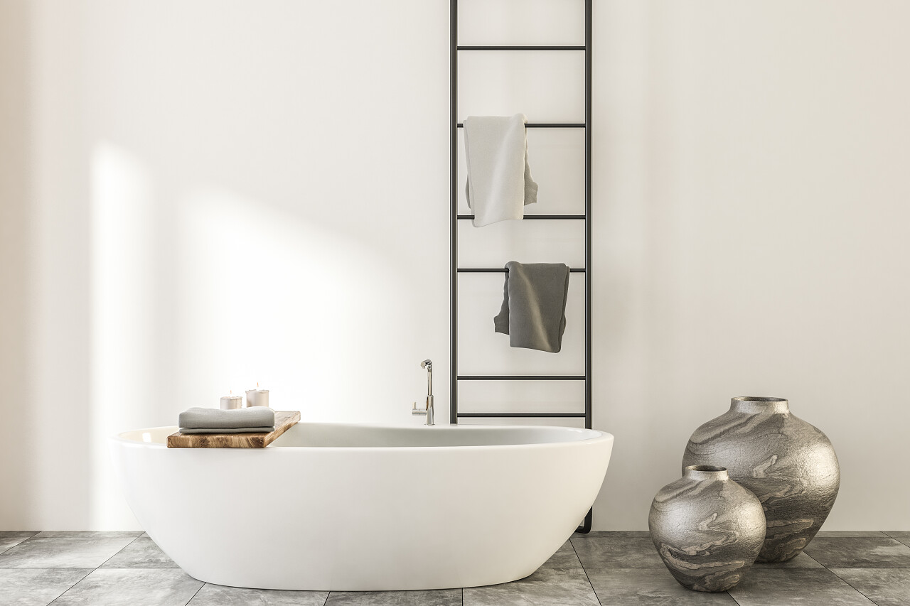 白色和木墙浴室内有瓷砖地板毛巾架白色浴缸