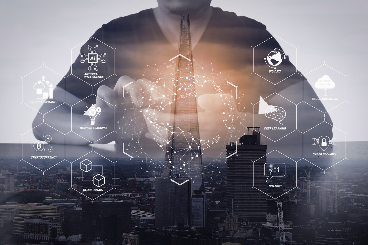 未来在工业4.0 和商业虚拟图与机器人助理