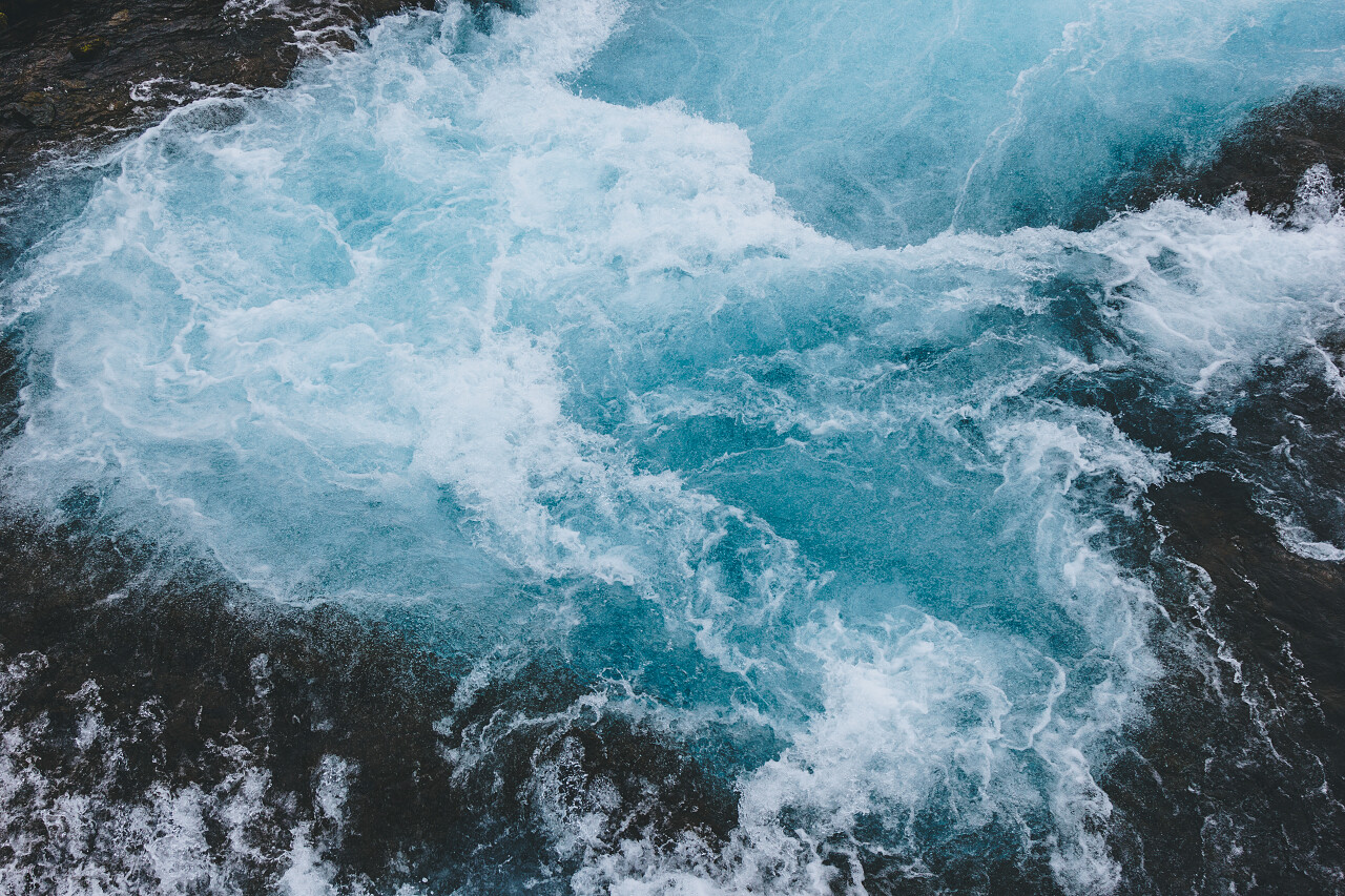 冰岛Bruara河美丽瀑布鸟瞰图北欧冰岛旅游