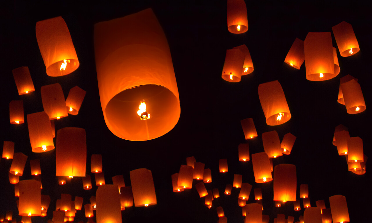 漂浮的灯笼在夜空背景下中元节八月十五中秋节中秋节