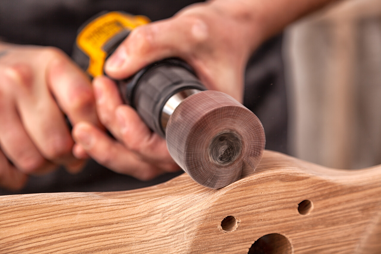 木匠在做手工活