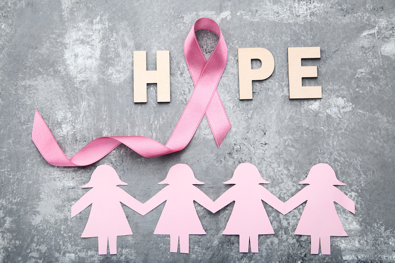 粉红色丝带与纸人