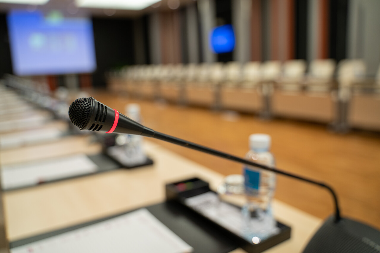 商务会议麦克风