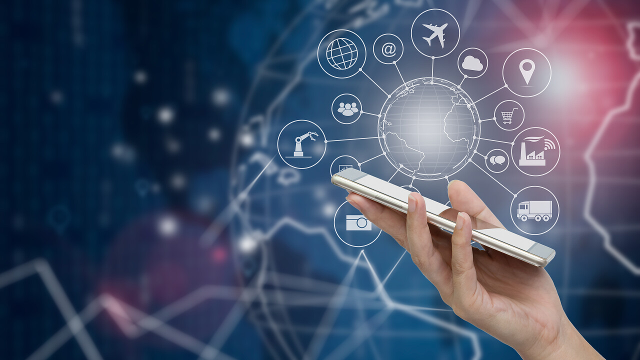 智能手机与图标连接在一起互联网网络概念