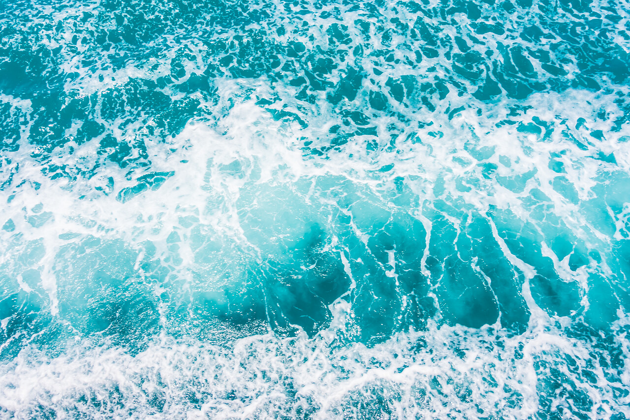 蔚蓝大海上的波涛