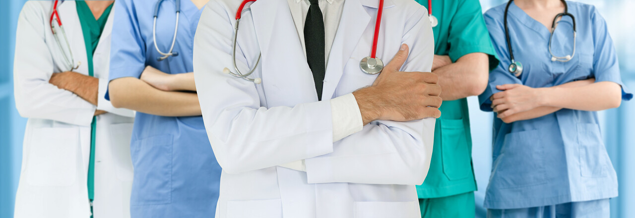 护士节512年中总结医护人员组与其他医生护士和外科医生一起在医院或诊所工作的专业医生。医疗技术研究院和医生员工服务理念.