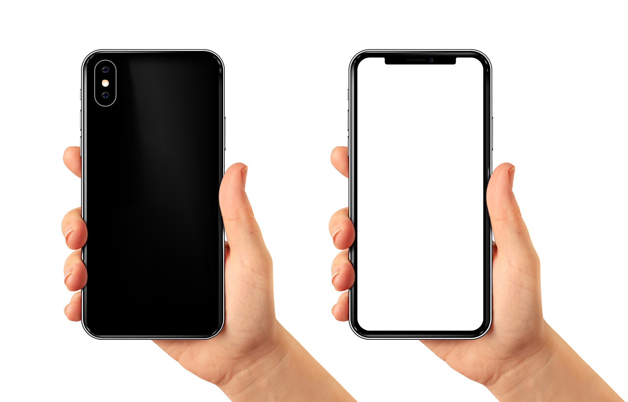 智能手机在女性手空白屏幕