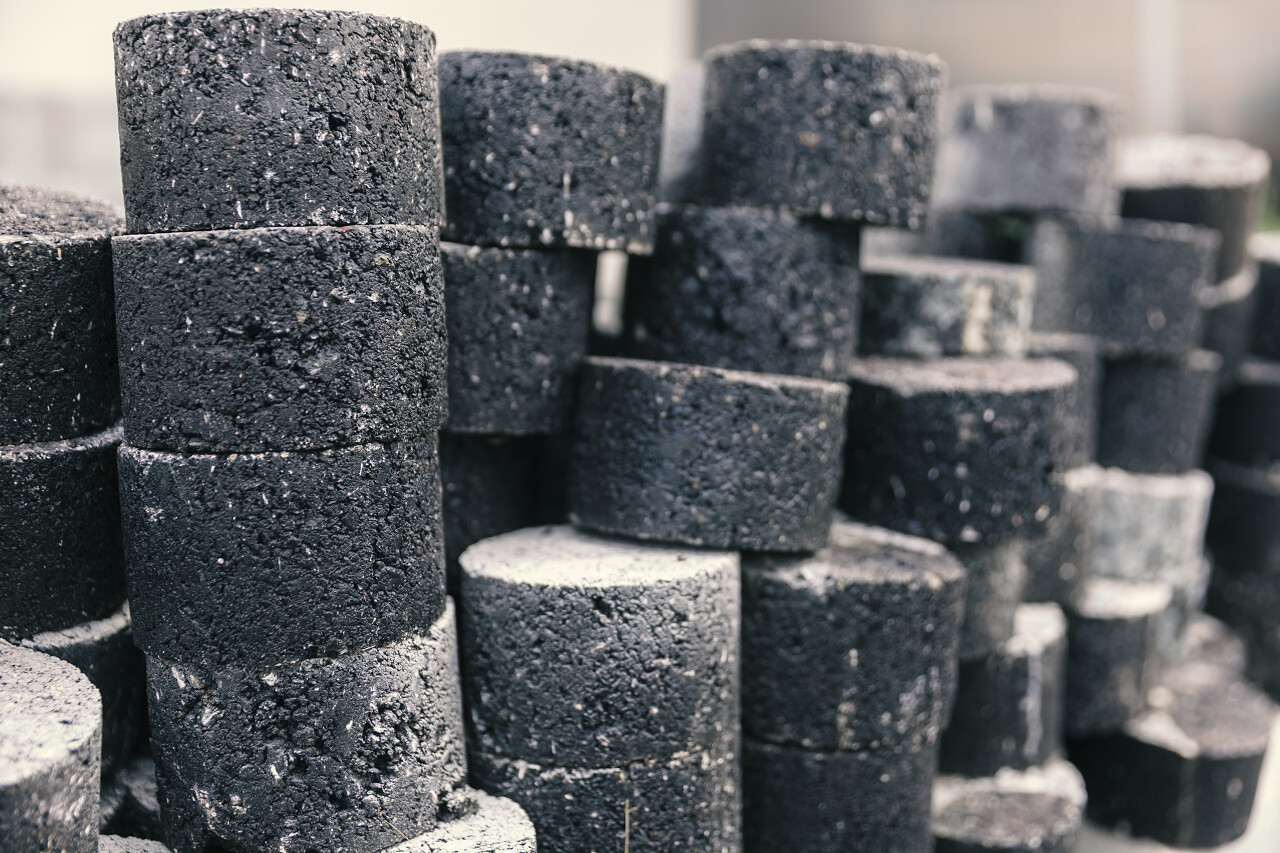 用于质量测试的沥青样品煤块