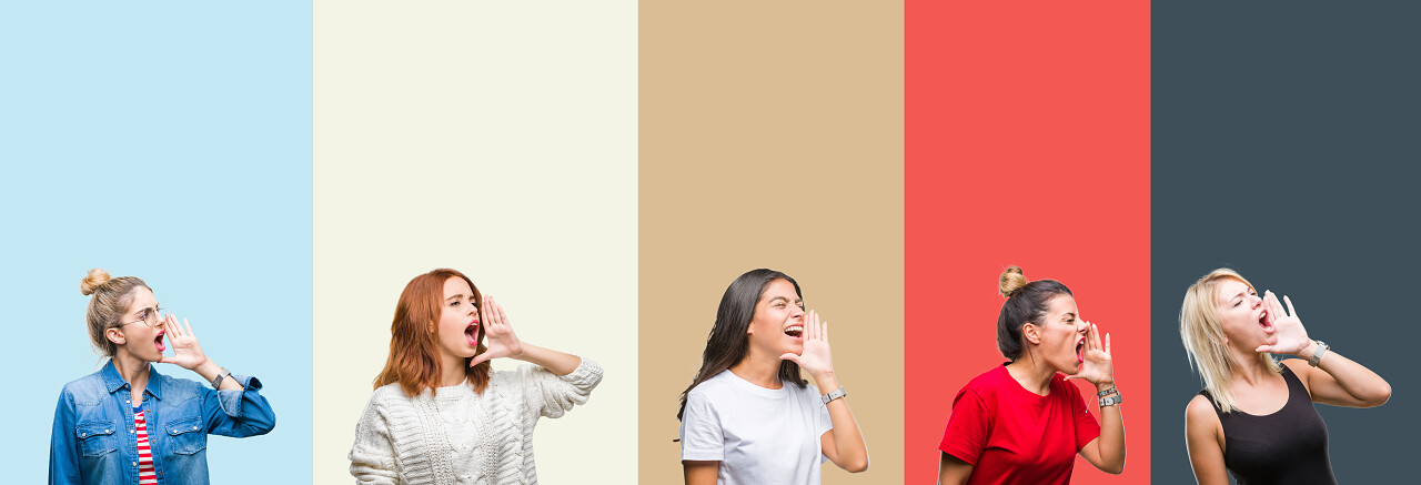 拼贴组美丽的休闲女子在复古秋色孤立的背景前手放在嘴边喊叫的沟通理念