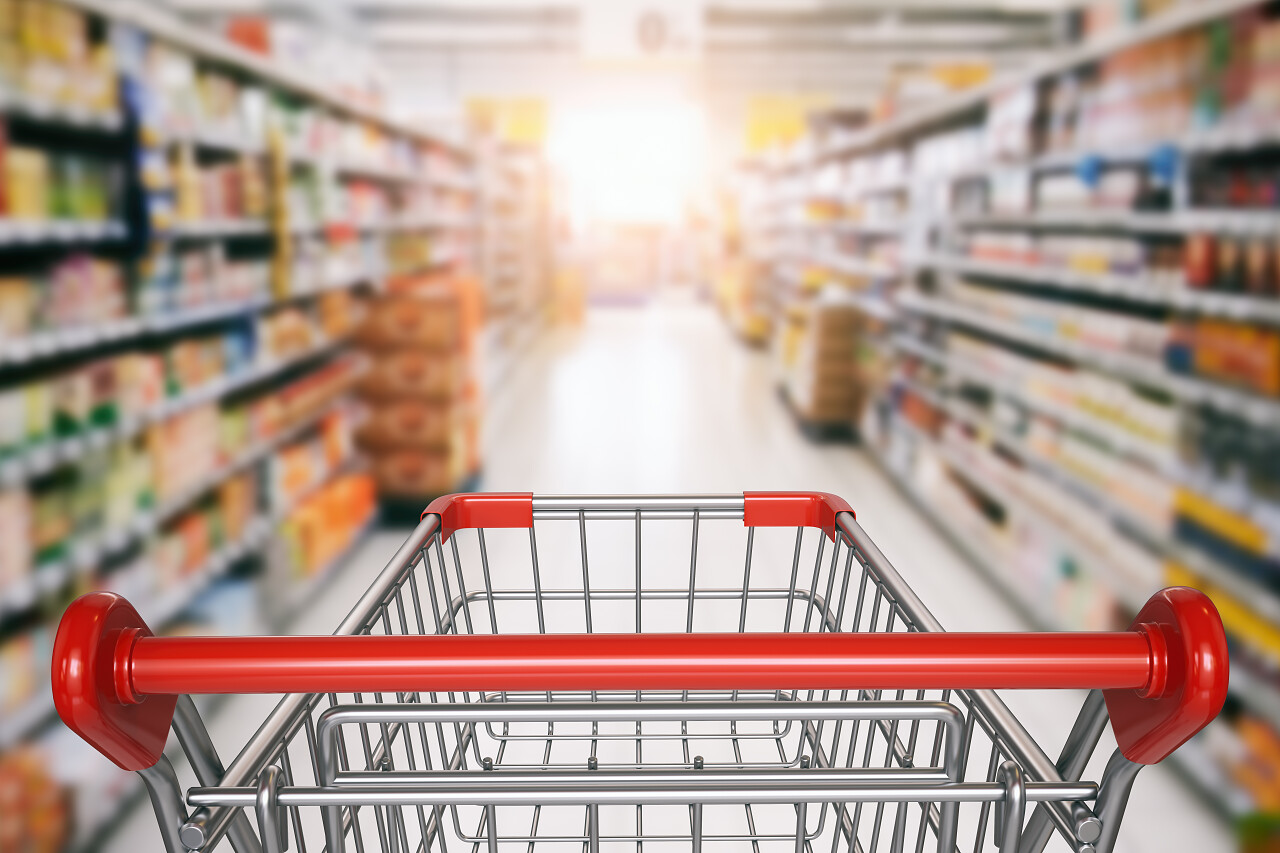 超市里空荡荡的购物车