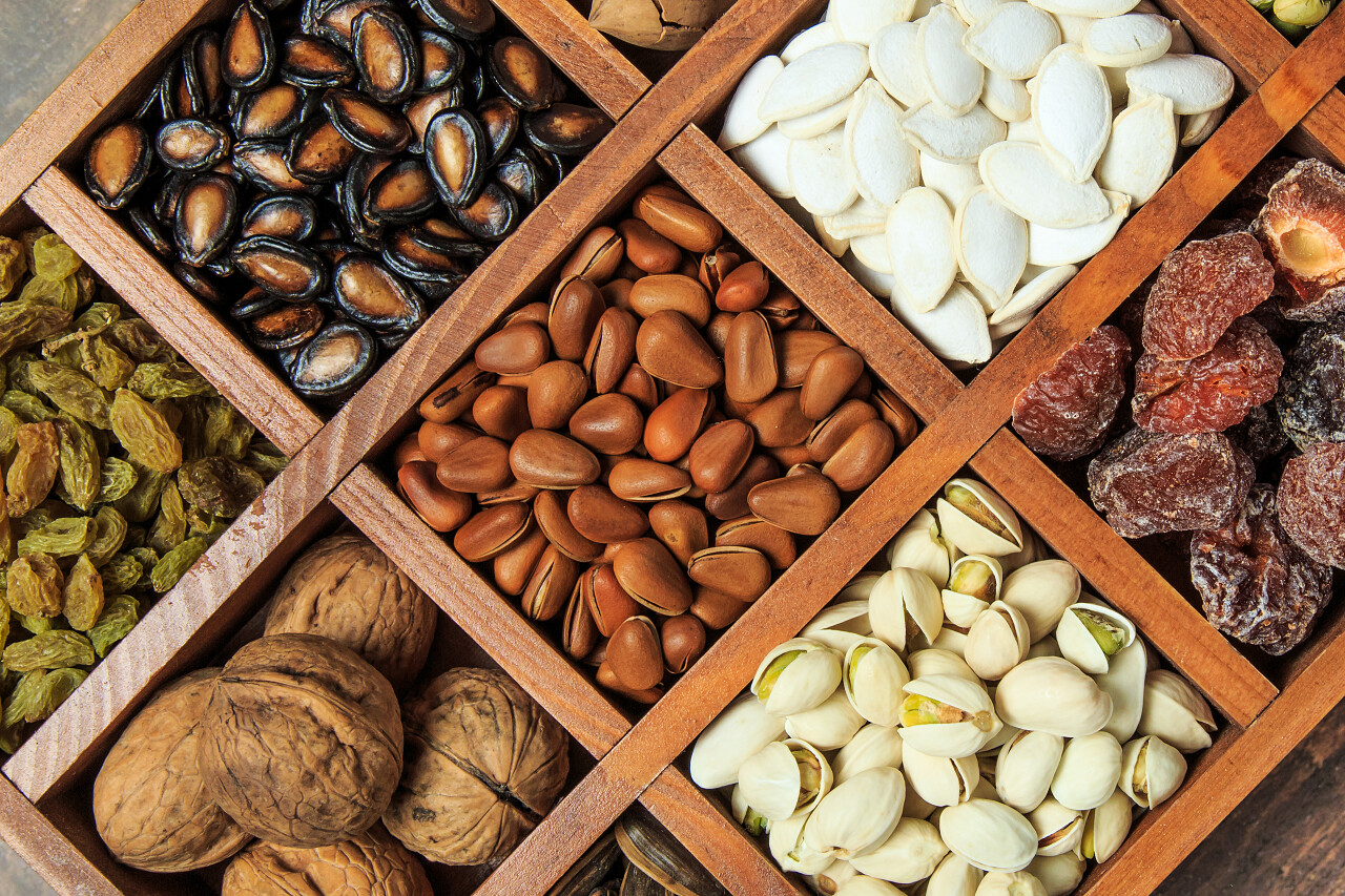 各种美味的干果买新年年货年货节