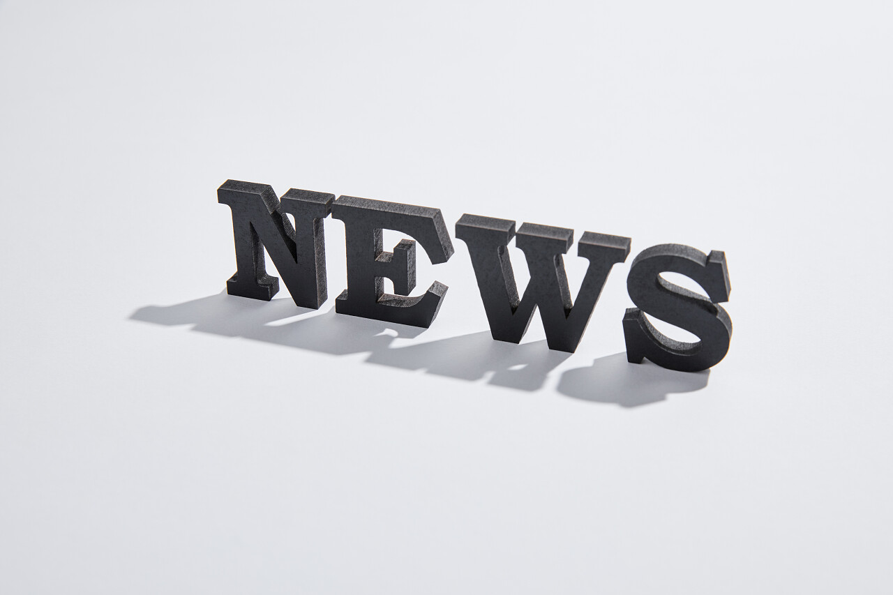 带有阴影的新闻字母