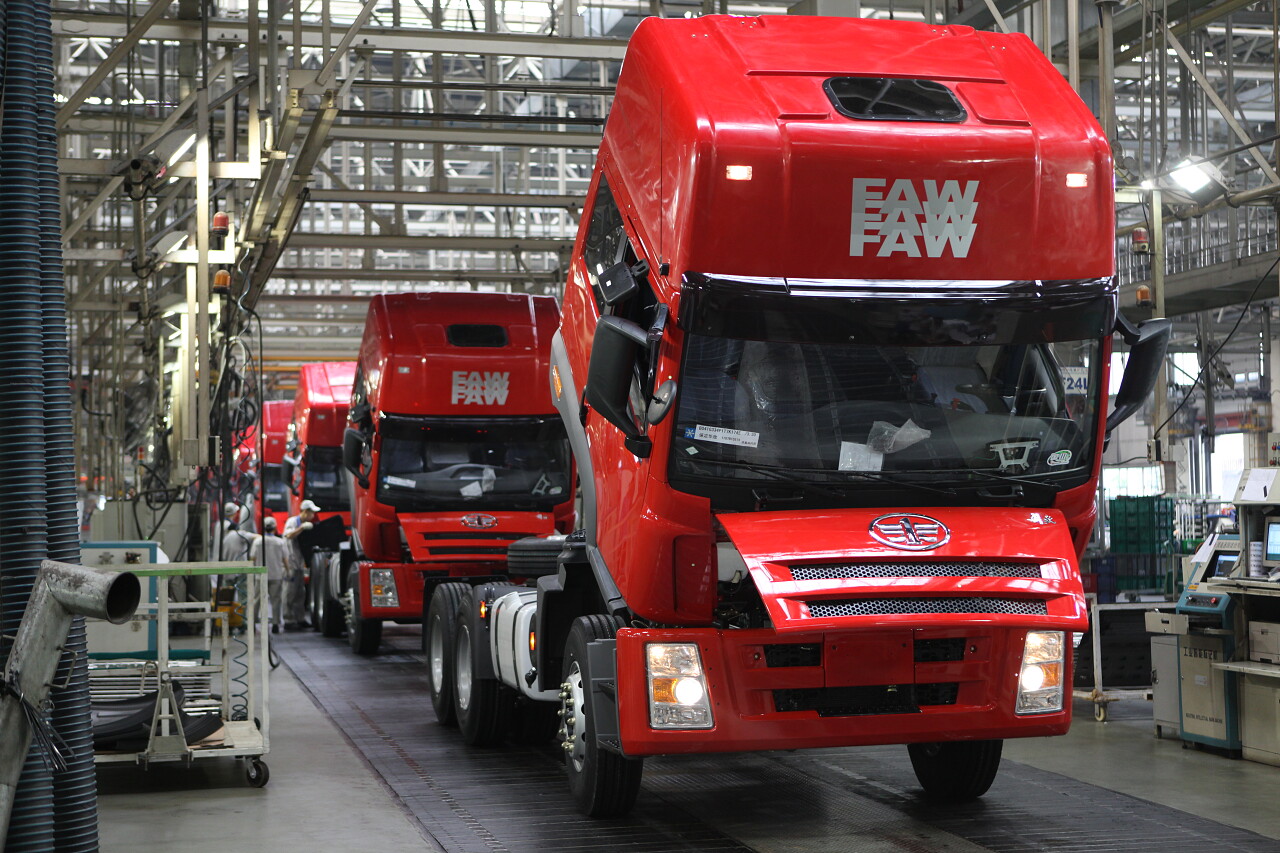 车间内的大货车