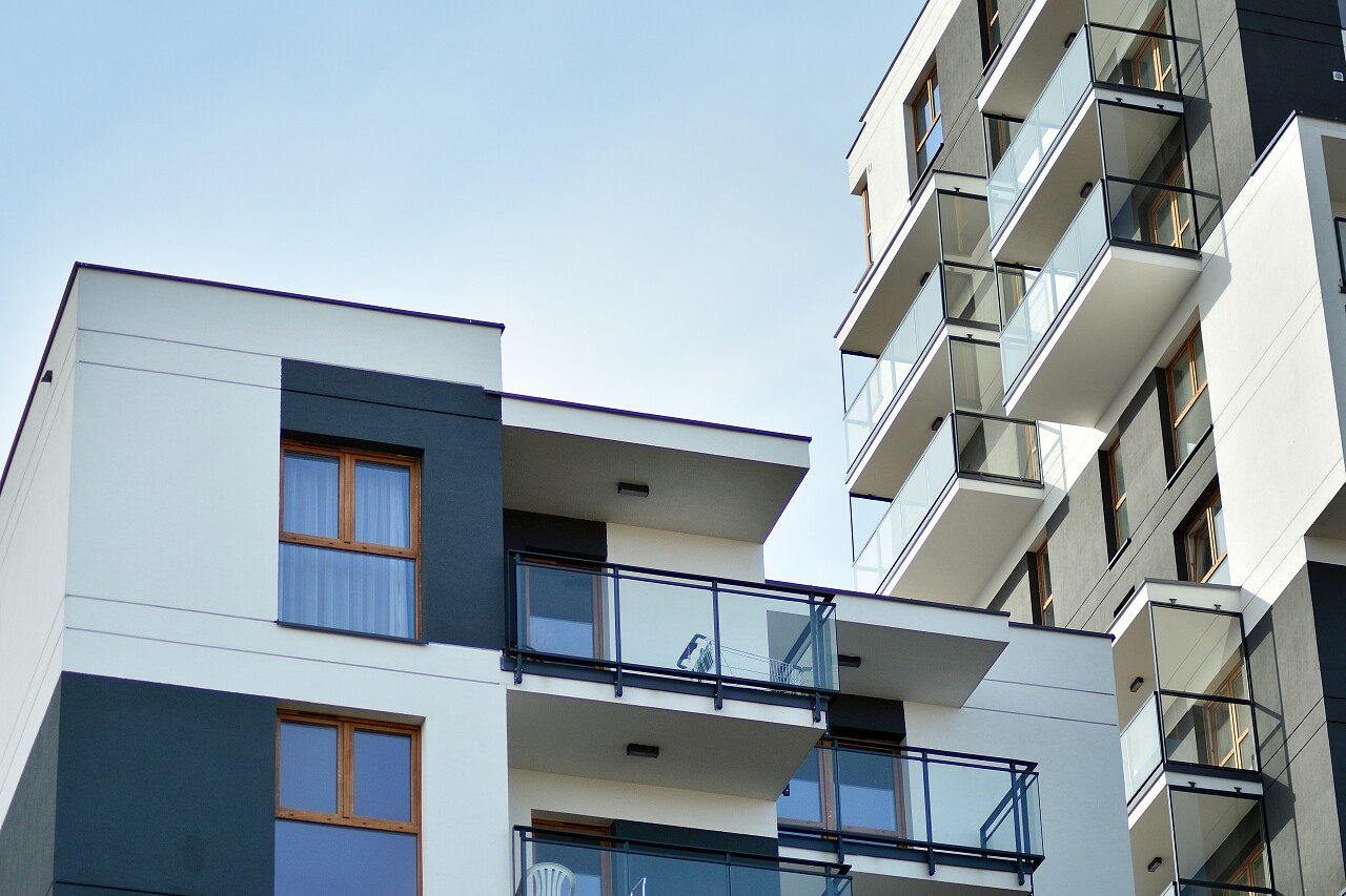 多层现代公寓楼