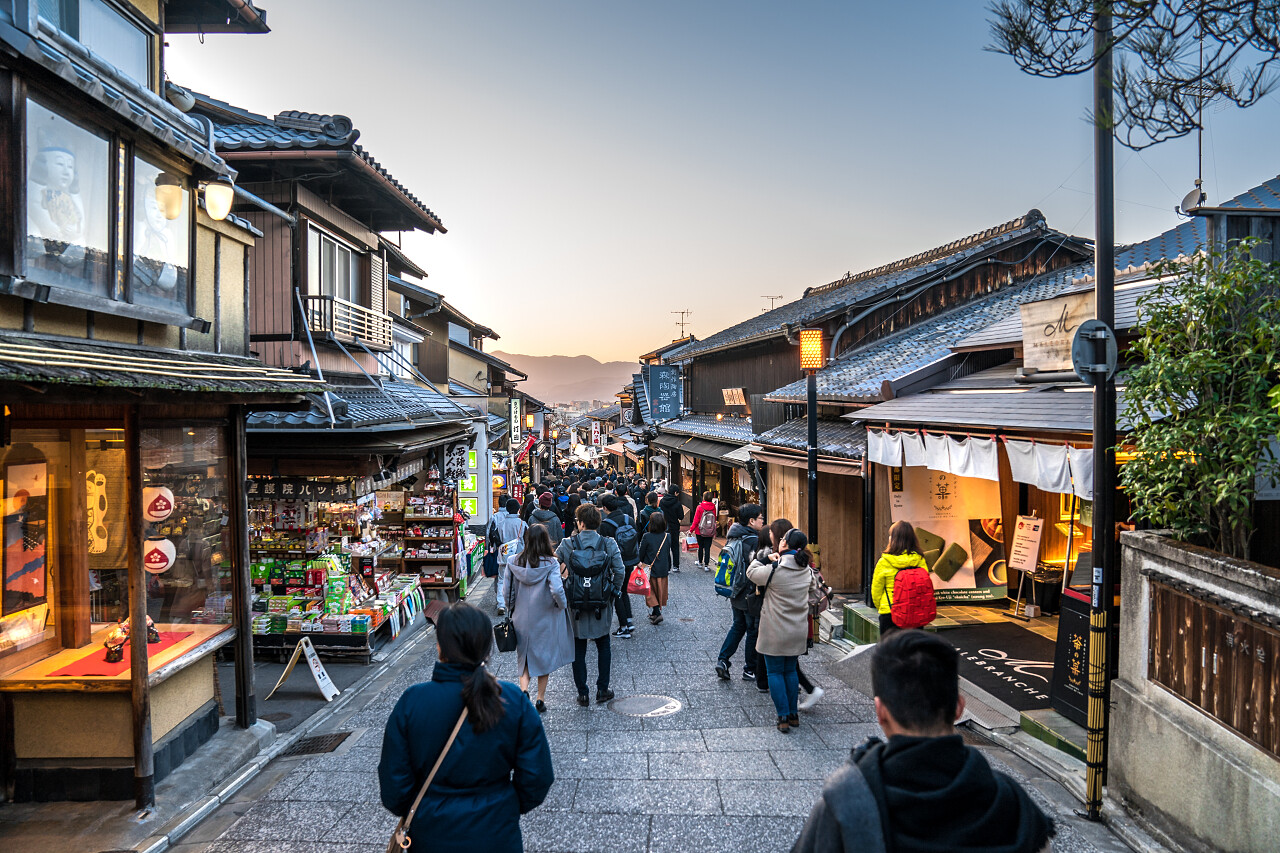 日本京都清水寺街道前散步和购物美食旅游美食