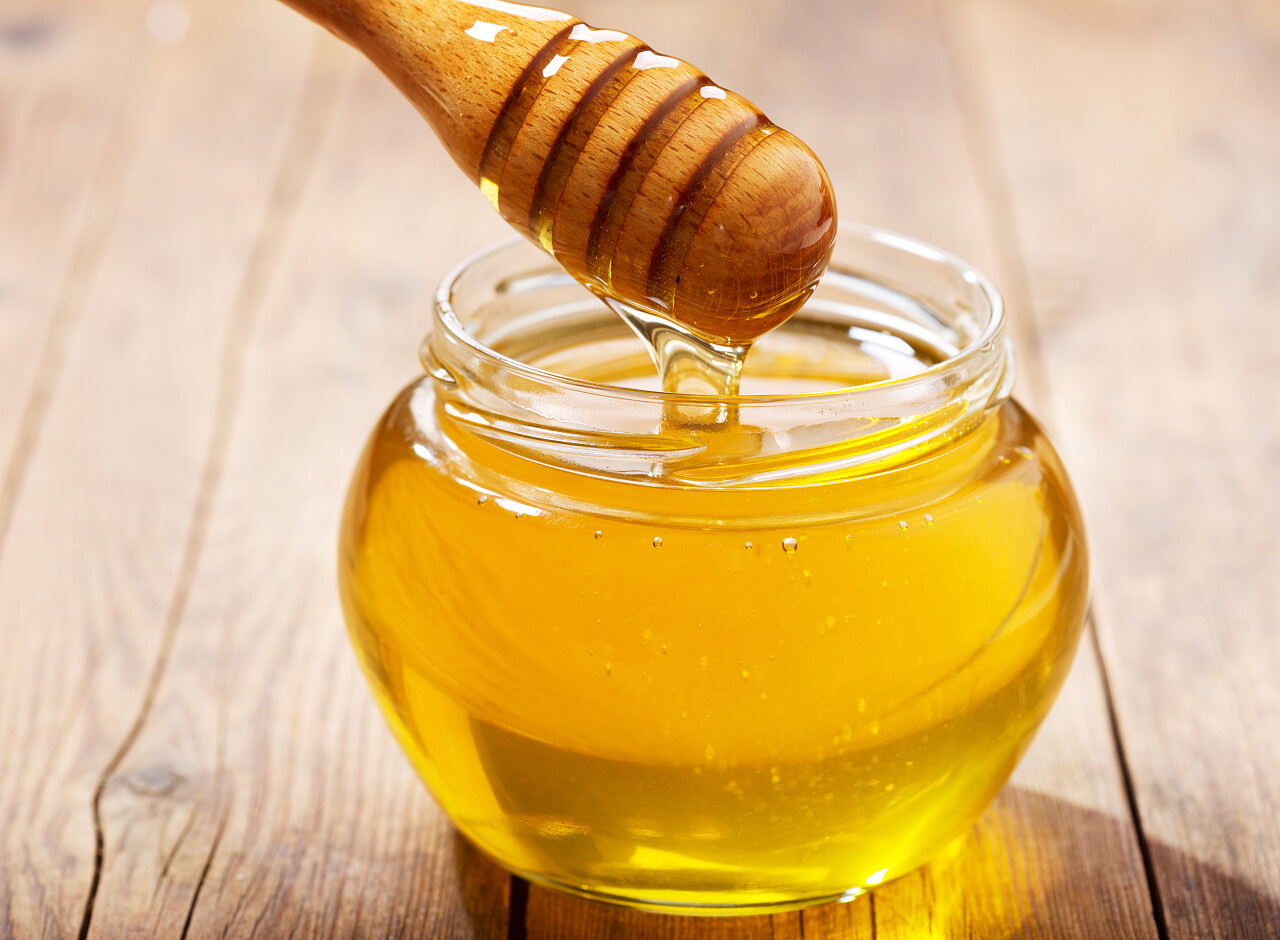 透明罐子里的蜂蜜