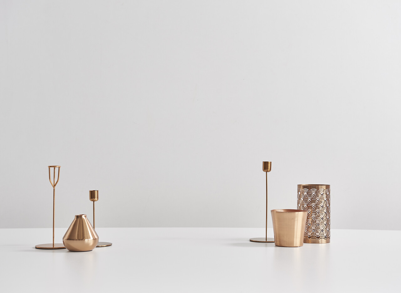 底座金属花瓶近身