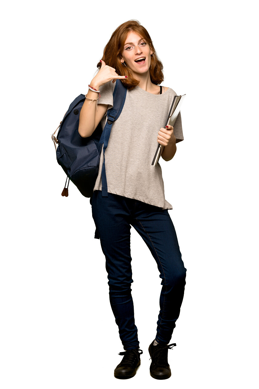 背着书包的女人