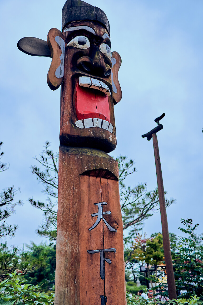 传统雄性图腾柱的特写.韩国旅游