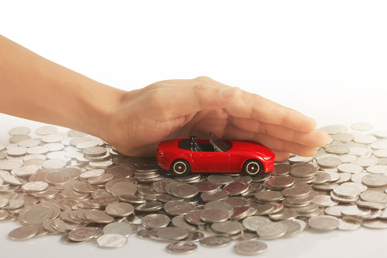 汽车模型与硬币