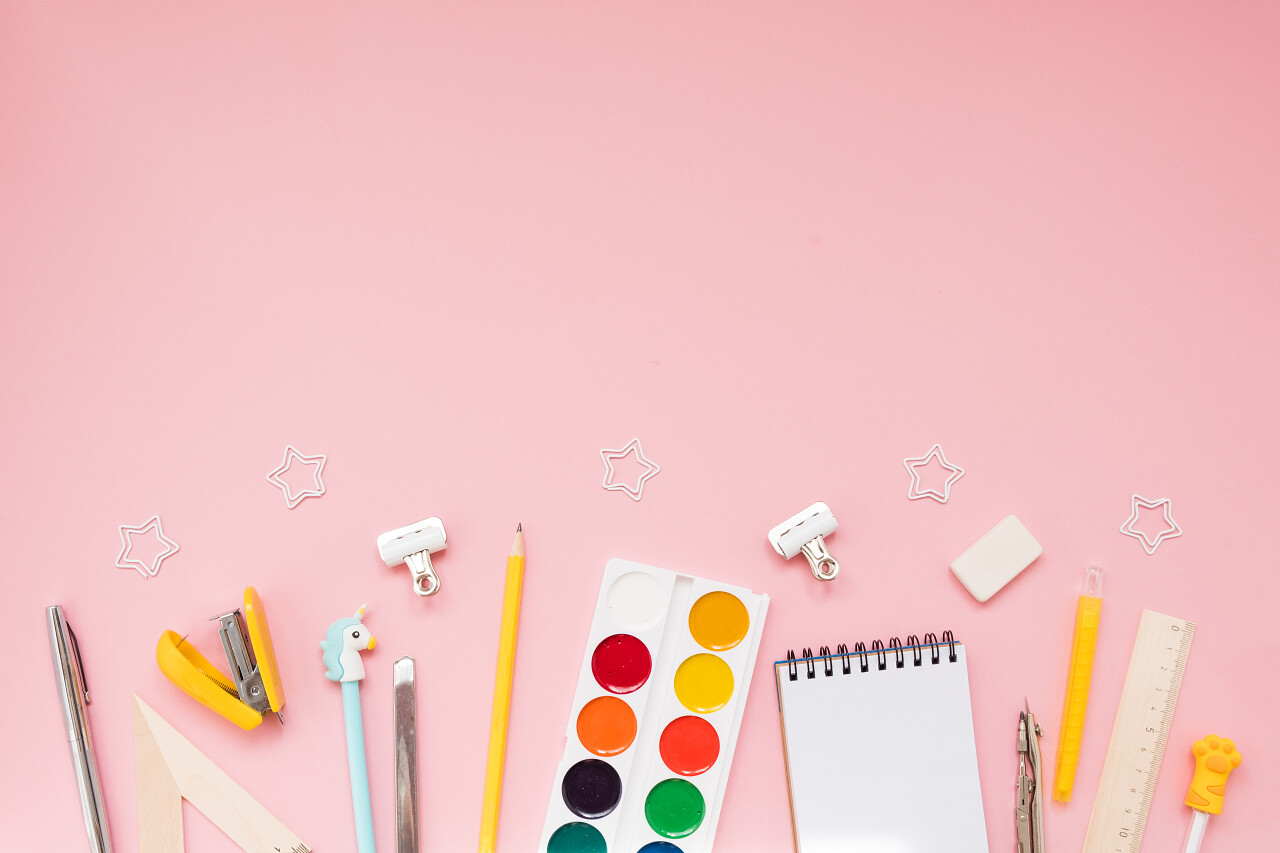 桌子上的学习用品