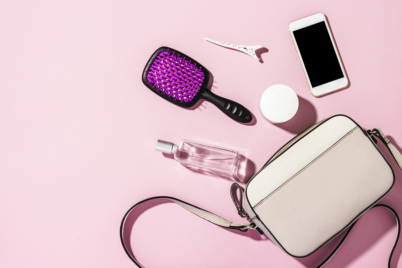 粉色背景的物品