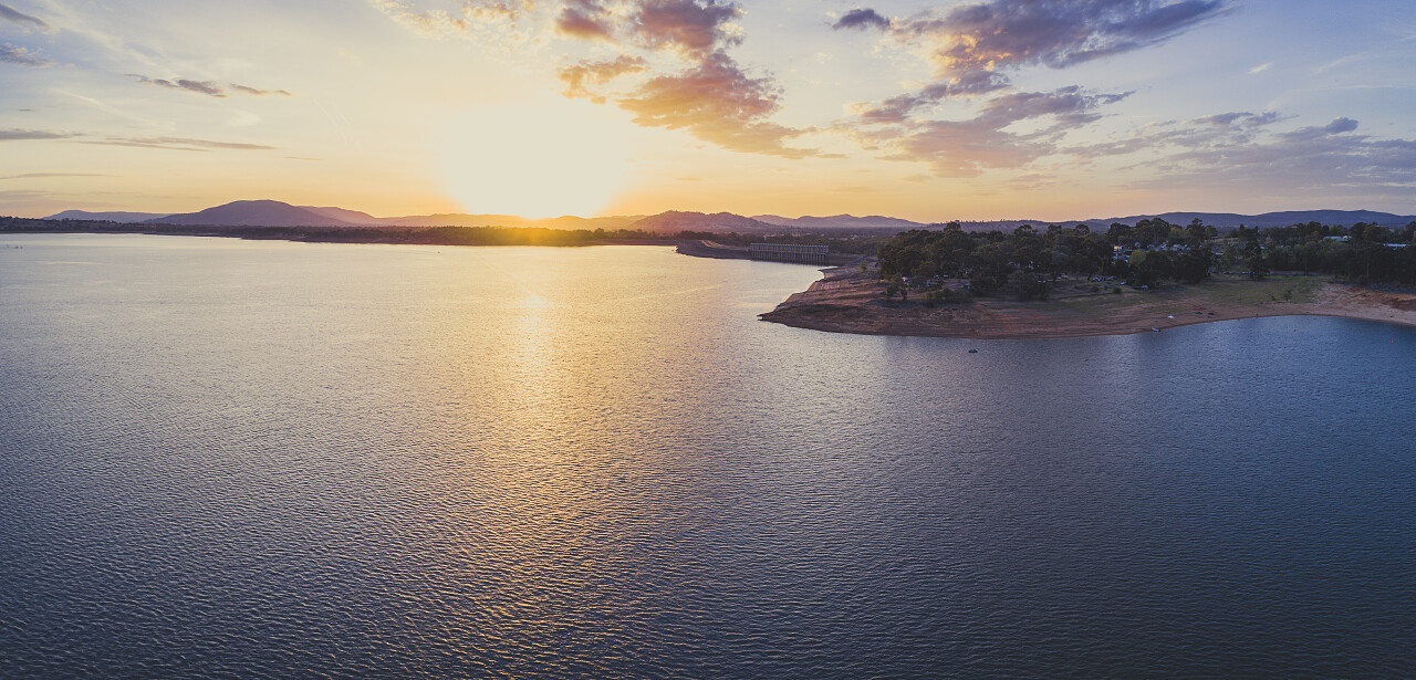 休谟大坝和休谟湖的日落