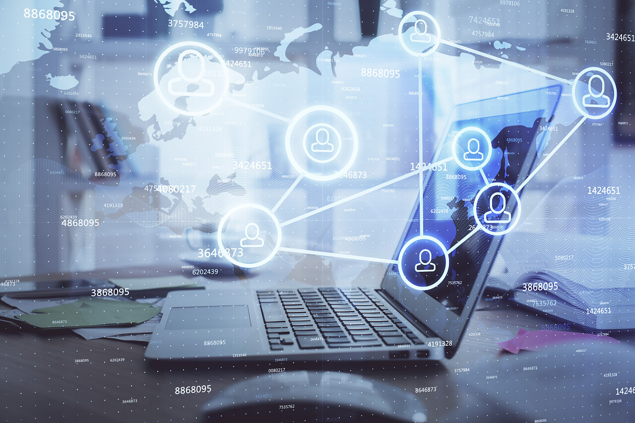 台式机上有社交网络主题图标社交平台