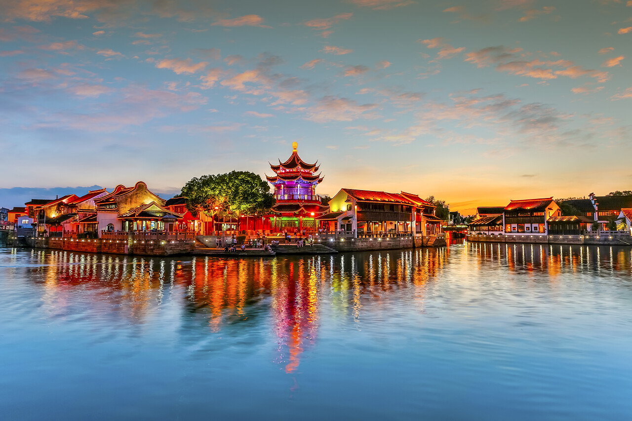 苏州城现代都市背景苏州旅游